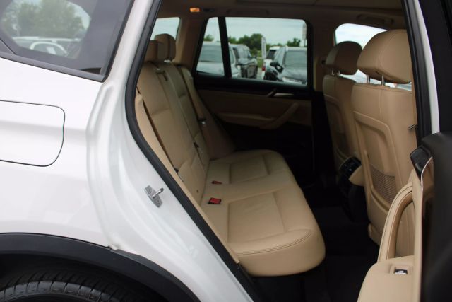 Vehicle image 33 of 45
