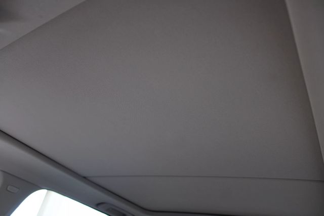 Vehicle image 21 of 45