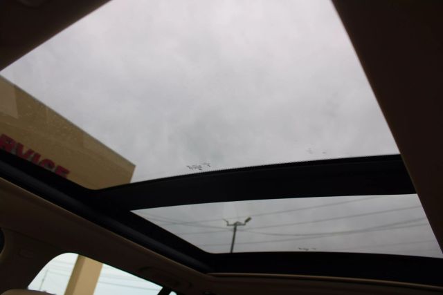 Vehicle image 22 of 45