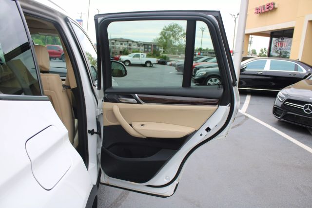 Vehicle image 32 of 45