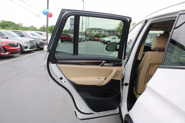 Vehicle image 28 of 45
