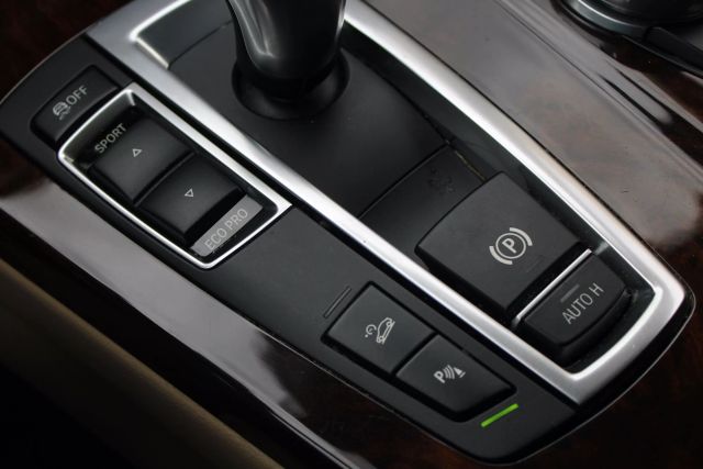 Vehicle image 19 of 45