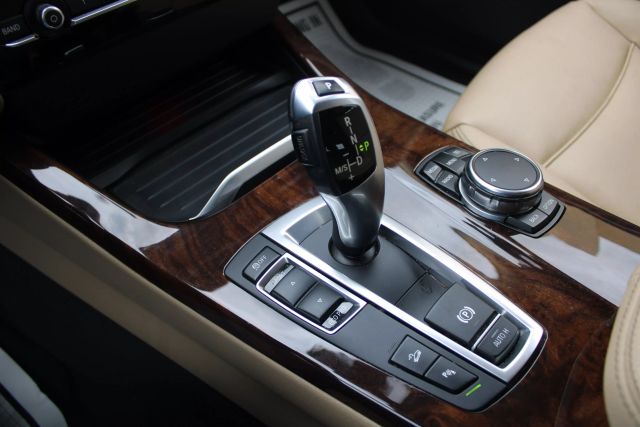 Vehicle image 17 of 45