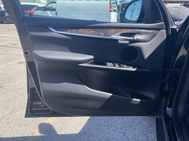 Vehicle image 7 of 19