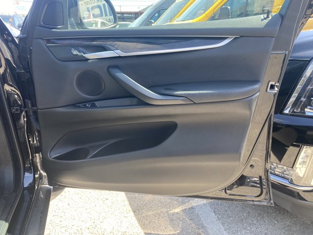 Vehicle image 14 of 19
