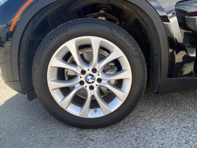 Vehicle image 16 of 19