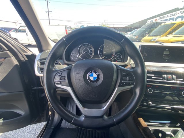 Vehicle image 9 of 19