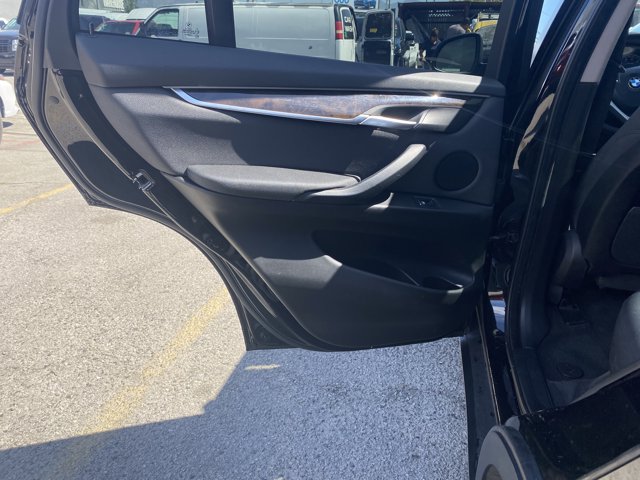 Vehicle image 10 of 19