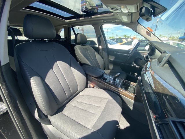 Vehicle image 15 of 19
