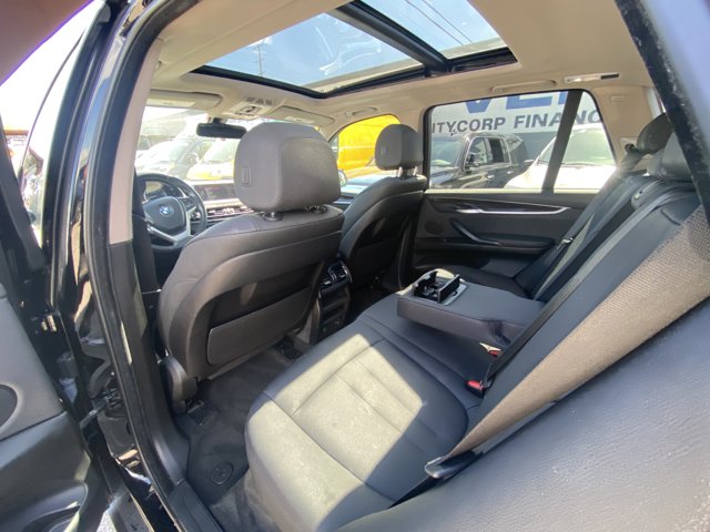 Vehicle image 11 of 19