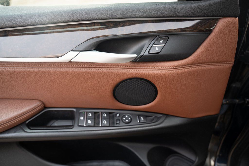 Vehicle image 19 of 45