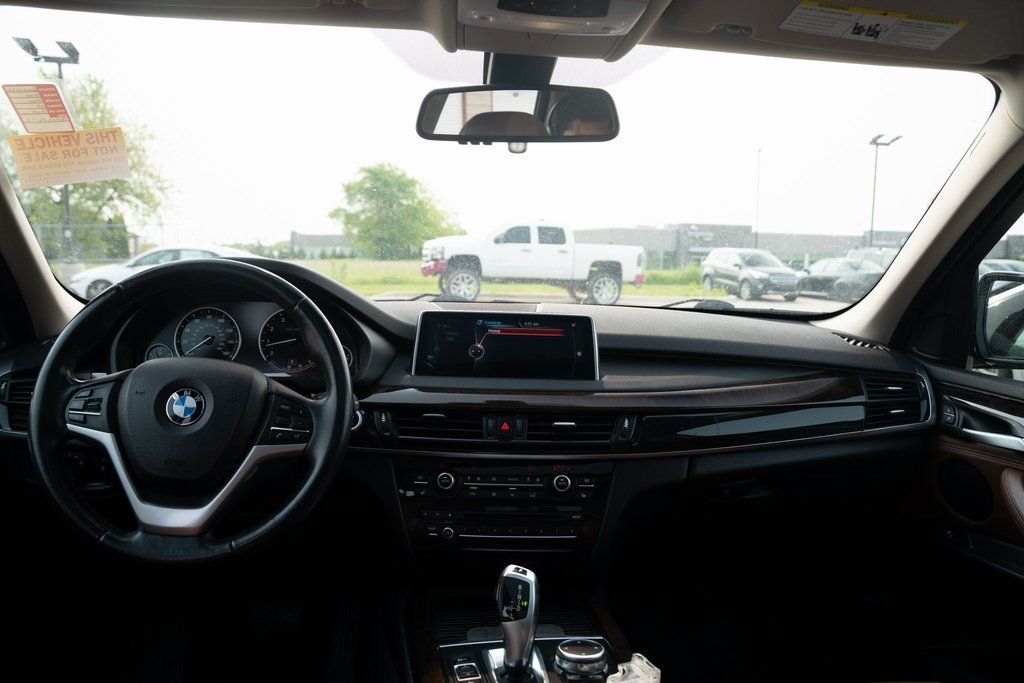 Vehicle image 17 of 45