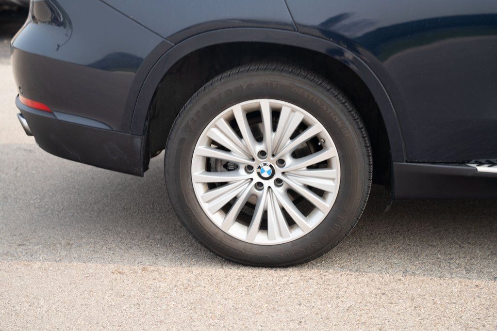 Vehicle image 11 of 45