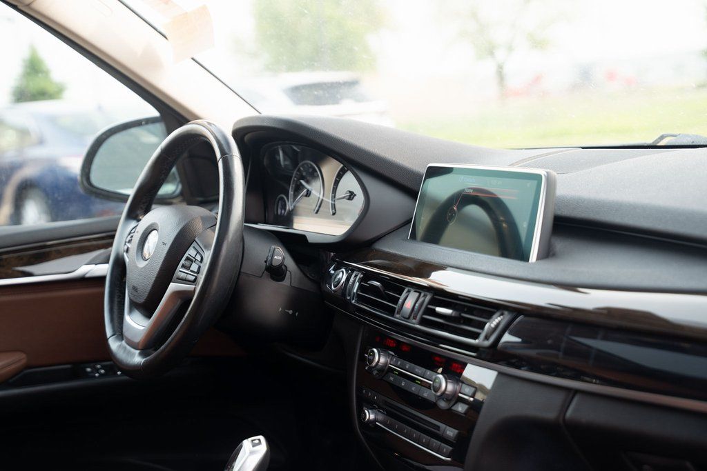 Vehicle image 13 of 45