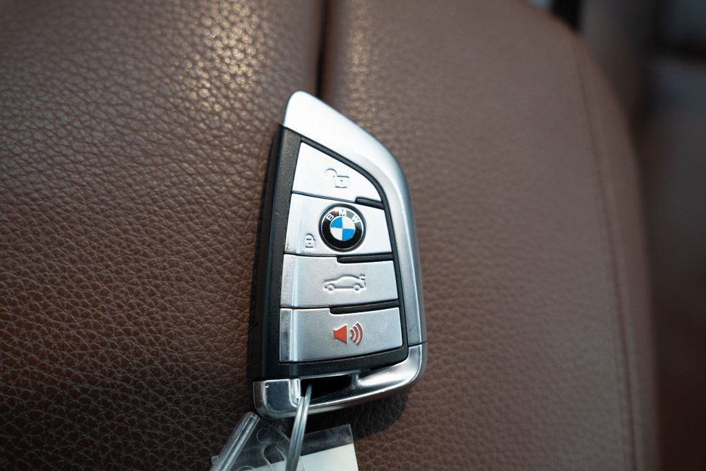 Vehicle image 31 of 45
