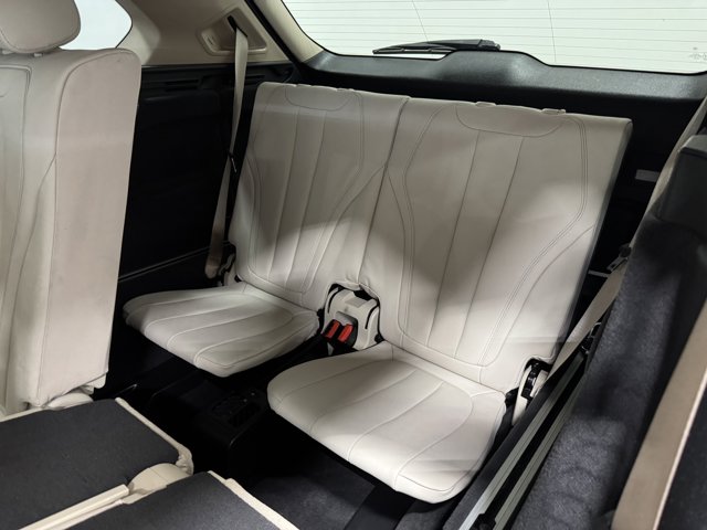 Vehicle image 13 of 39