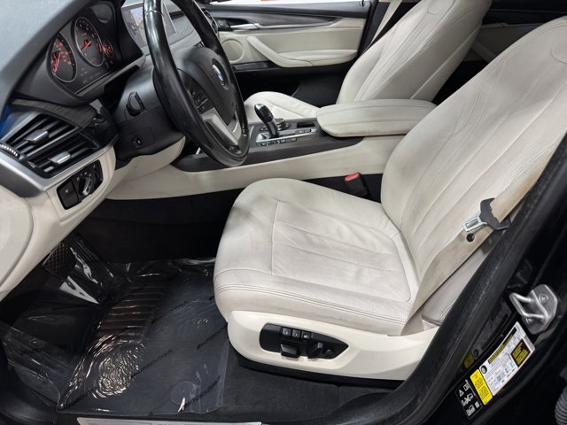 Vehicle image 19 of 39