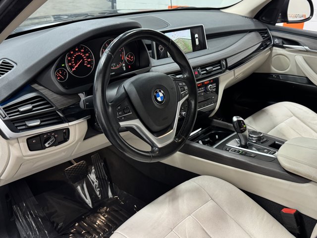 Vehicle image 16 of 39