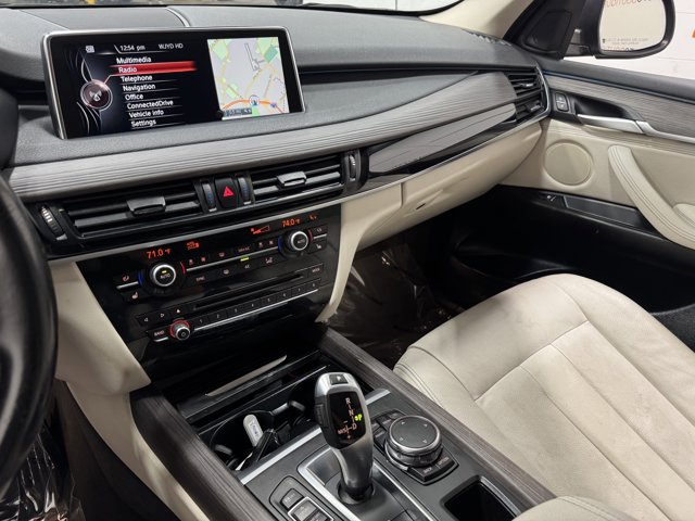 Vehicle image 33 of 39