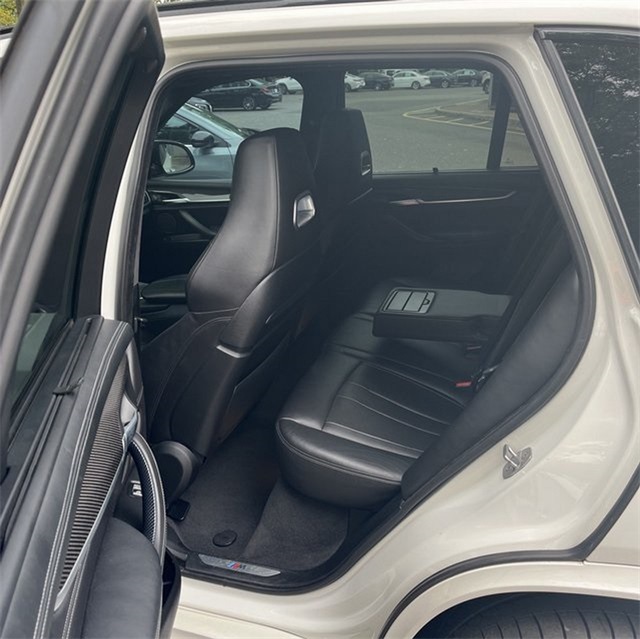 Vehicle image 6 of 8