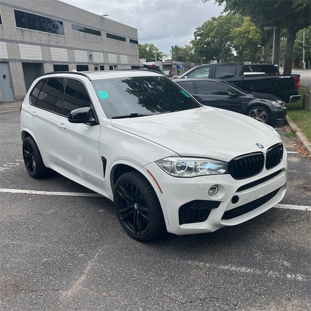 Vehicle image 2 of 8