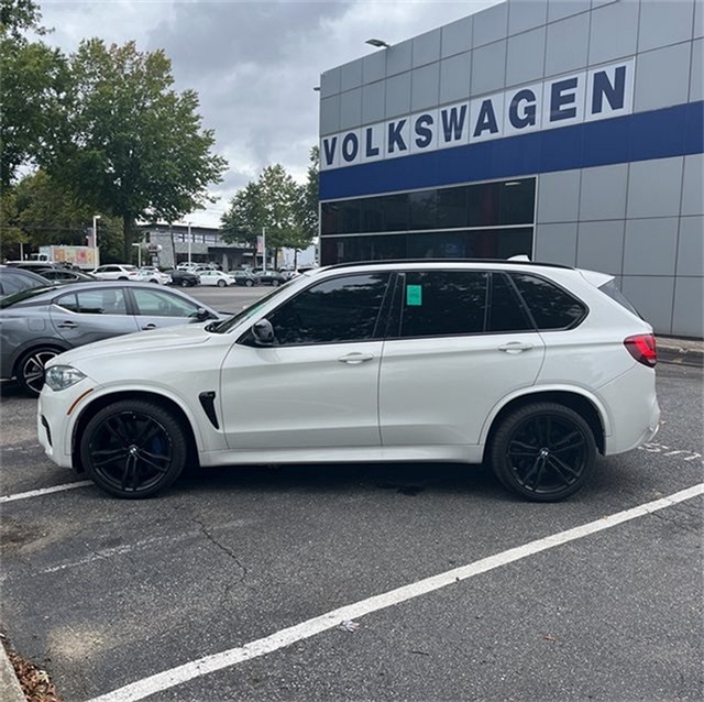 Vehicle image 5 of 8