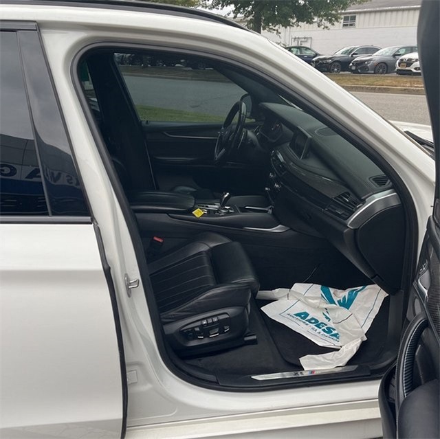 Vehicle image 7 of 8