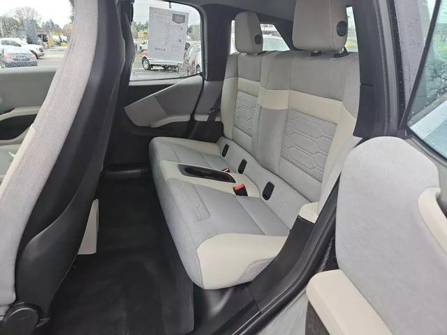 Vehicle image 17 of 23