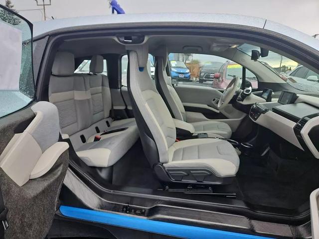 Vehicle image 9 of 23