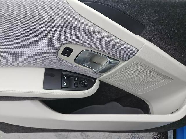 Vehicle image 15 of 23