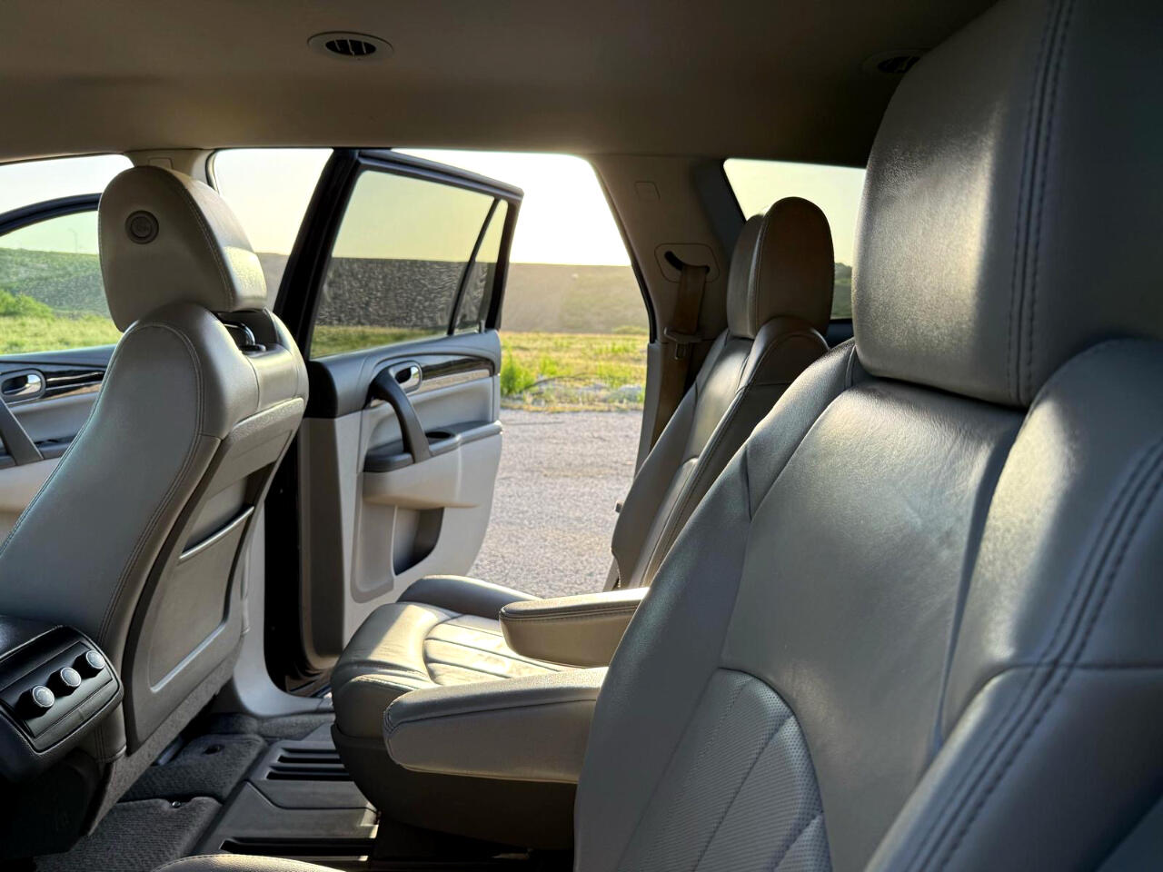 Vehicle image 22 of 24