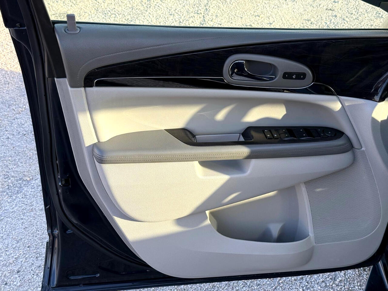 Vehicle image 13 of 24