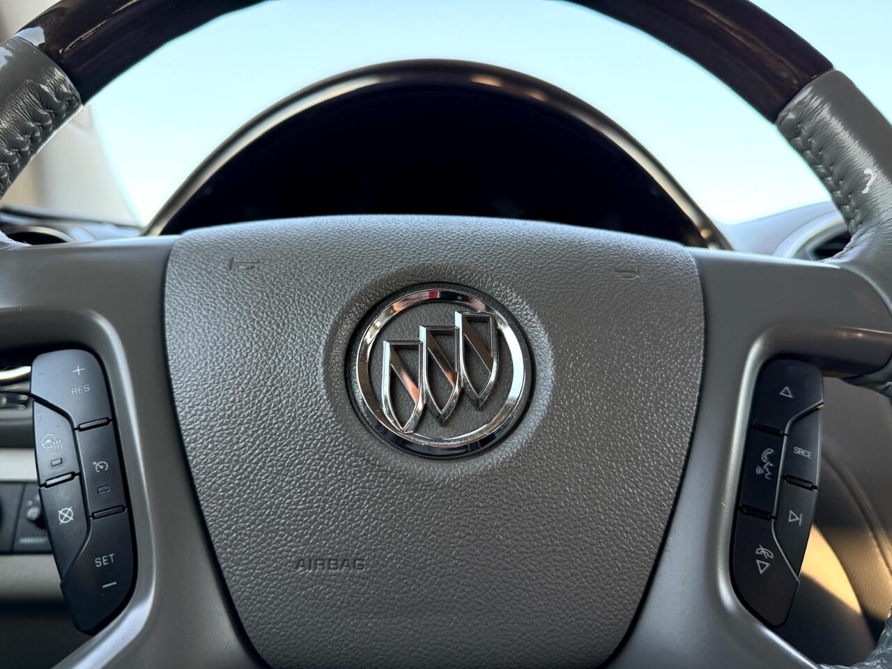 Vehicle image 20 of 24