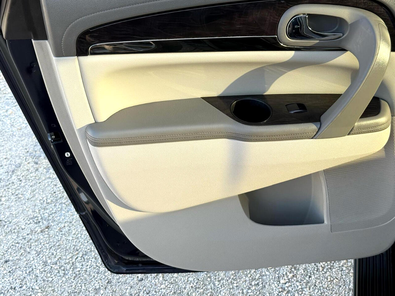 Vehicle image 21 of 24