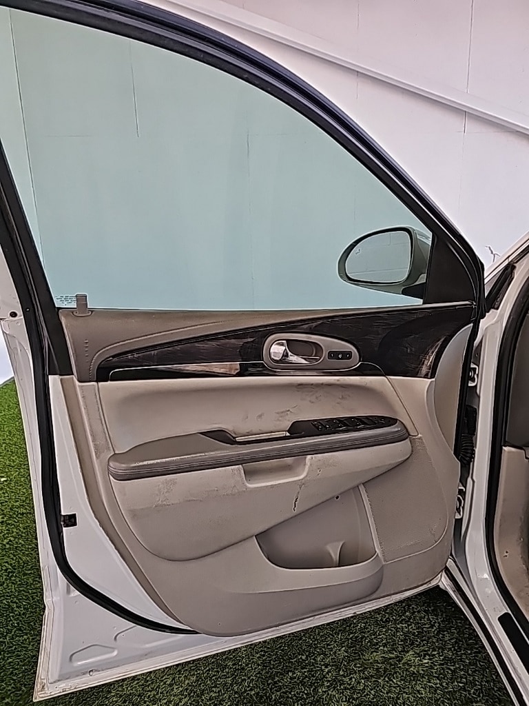 Vehicle image 17 of 32