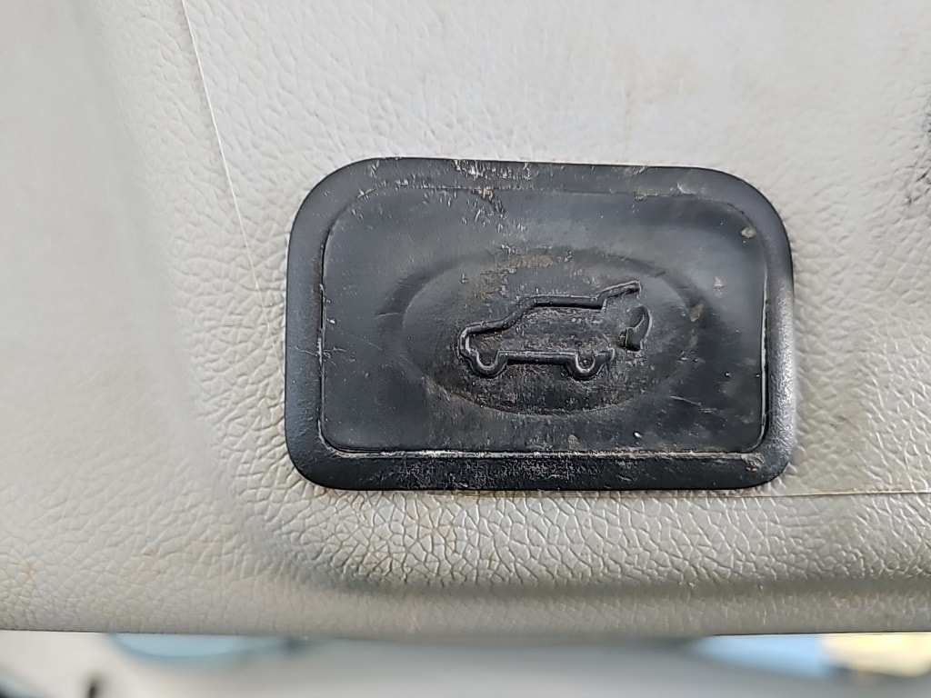 Vehicle image 23 of 32