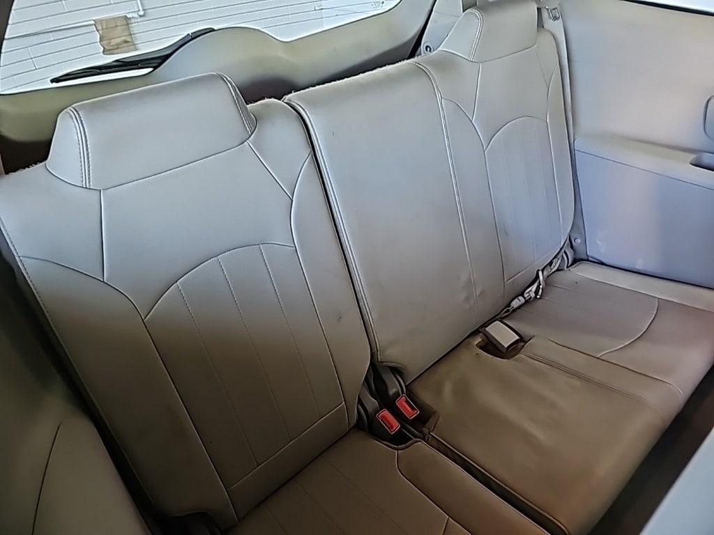 Vehicle image 27 of 32
