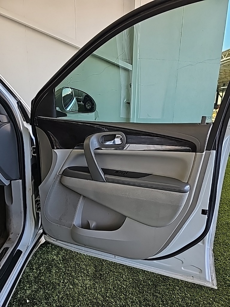 Vehicle image 28 of 32
