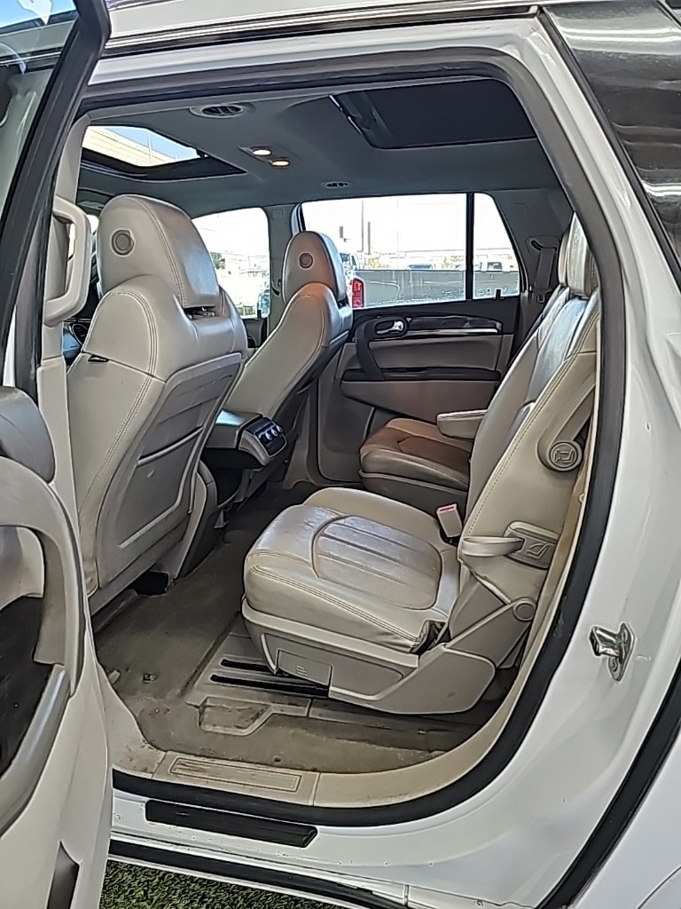 Vehicle image 18 of 32