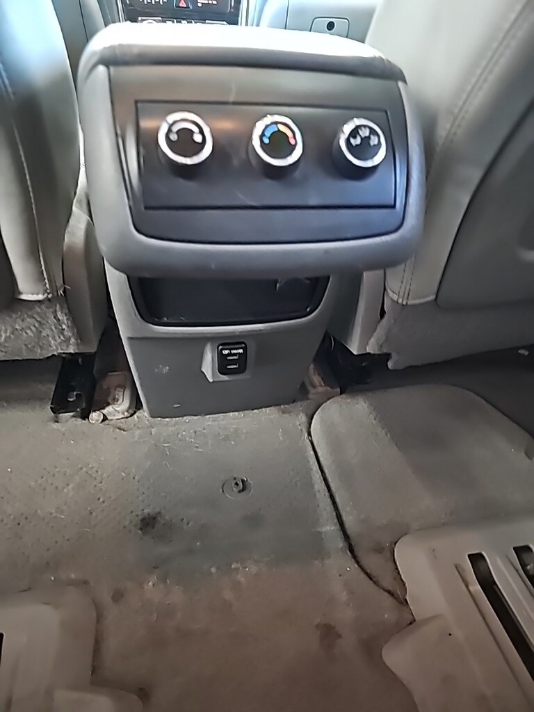 Vehicle image 21 of 32
