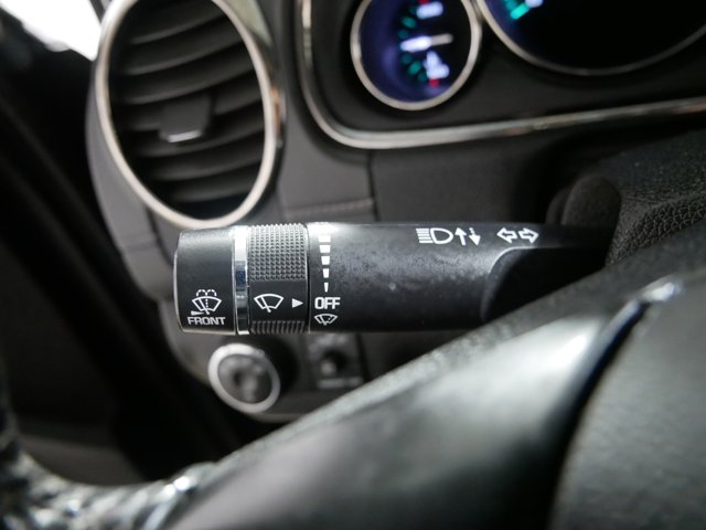 Vehicle image 31 of 33