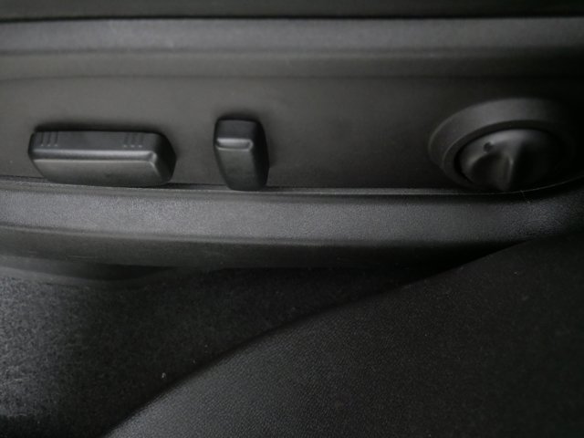 Vehicle image 20 of 33