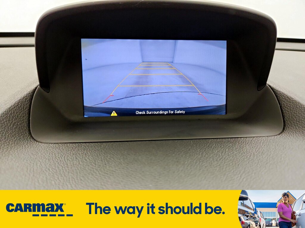 Vehicle image 19 of 28