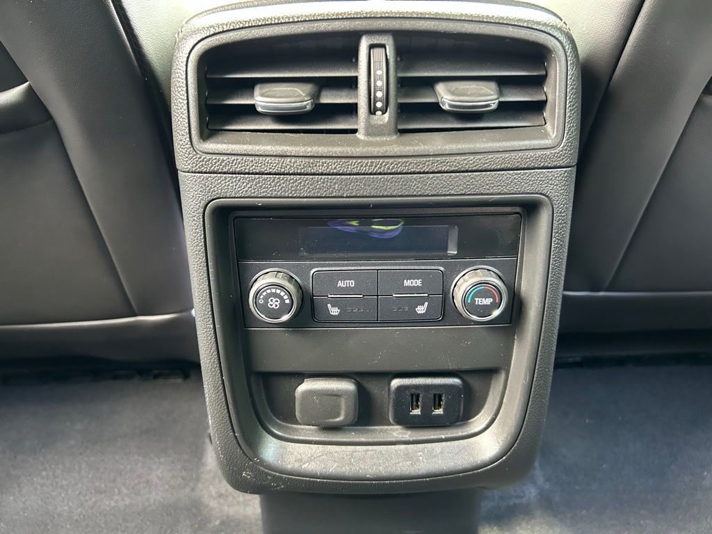 Vehicle image 31 of 34