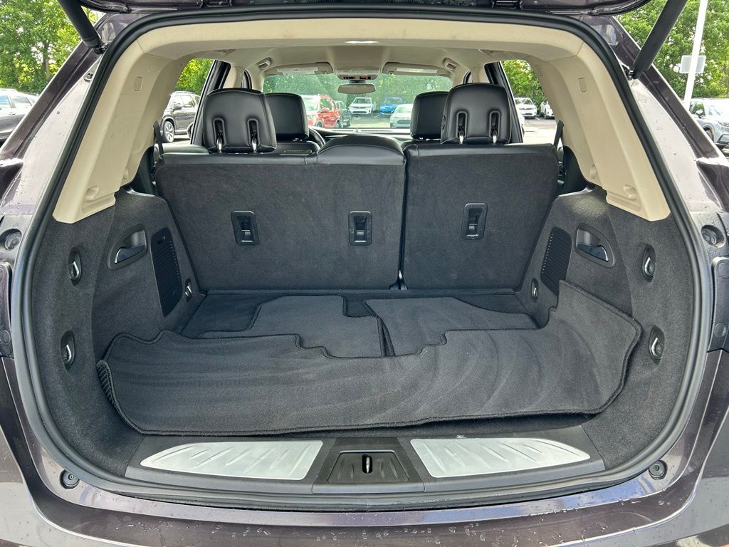 Vehicle image 9 of 34
