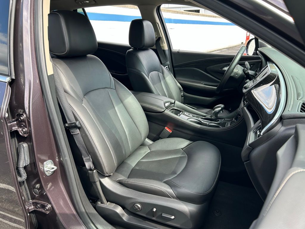 Vehicle image 11 of 34