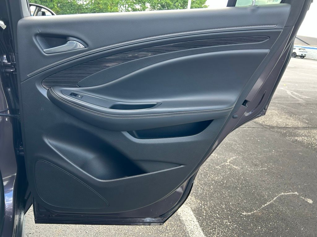 Vehicle image 26 of 34