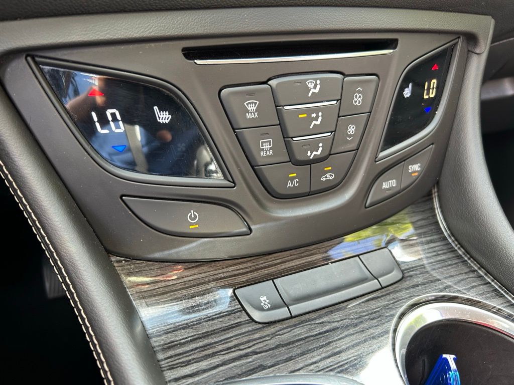Vehicle image 24 of 34