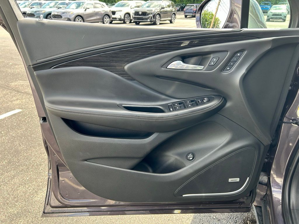 Vehicle image 28 of 34