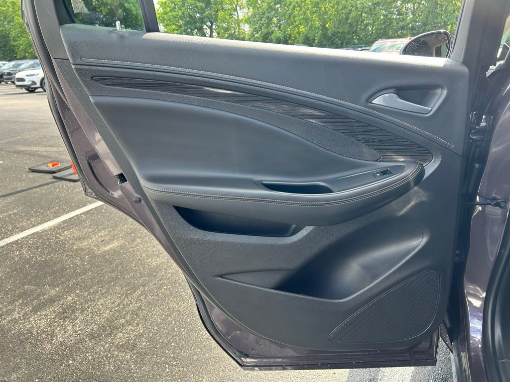 Vehicle image 29 of 34